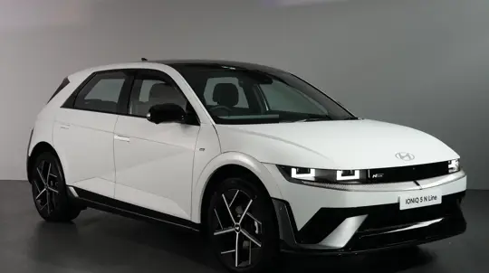 Этот EV выглядит как спорткар, но остается семейной моделью: сборка переезжает в Таиланд