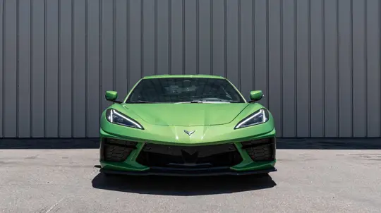 Почти новый Corvette уже снова продают: дилер рассчитывает заработать на C8 Stingray