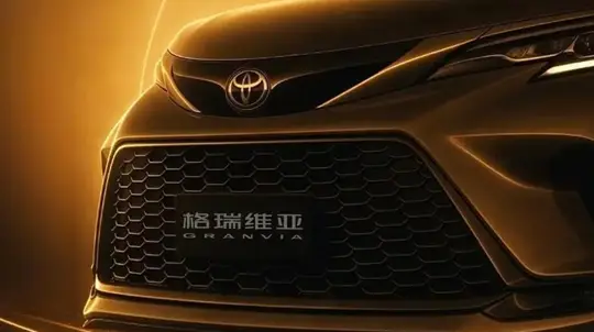 FAW Toyota обновит Grandeur: минивэн сохранит гибридную установку 2.5, но уйдет в экраны