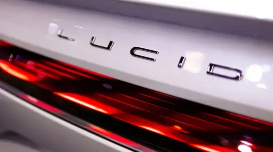 Lucid готовит свой самый важный SUV: что показали первые изображения