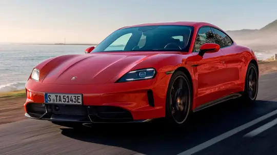 Механики нет, но есть «отсечка»: Porsche делает Taycan похожим на модель с ДВС