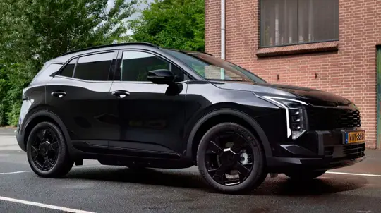 Хром убрали, оснащение добавили: Kia сделала Sportage «чернее черного»
