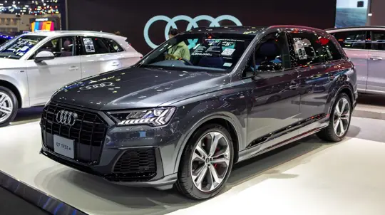 Слухи не подтвердились, Q9 пока не будет: немецкая Audi готовит обновление своего флагманского внедорожника Q7