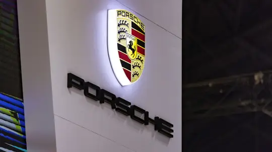 Фотографии новой электро-новинки от Porsche утекли в Сеть