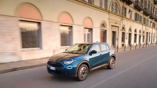Fiat 600 стал проще и дешевле: бензин и механика вместо электрификации