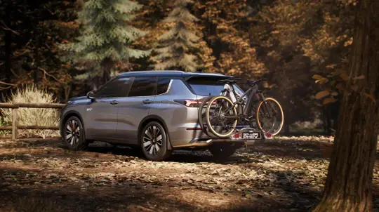 Outlander PHEV снова в игре: 7 мест, полный привод и 85 км без бензина