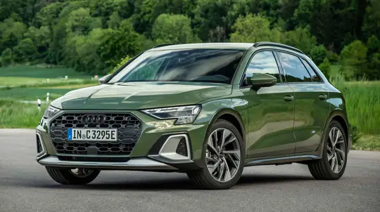 A3 стала умнее, но не новой: Audi расширила стандартное оснащение седана