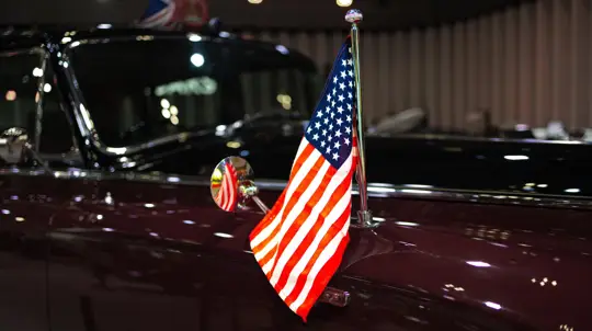 В США они считаются народными, а в РФ стоят миллионы: какие самые «американские» авто реально купить