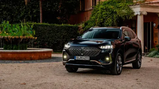 Германию покоряет новый премиальный гибрид с рекордной автономией