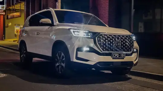 Корейский внедорожник получил 7 мест: KGM Rexton стал семейнее для России
