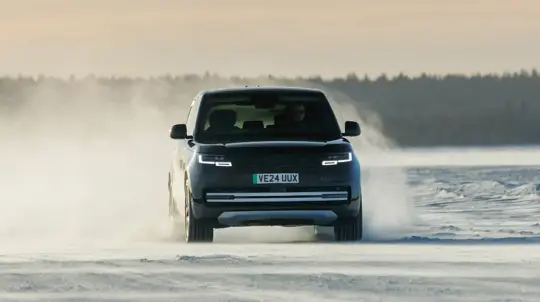 Range Rover без бензина: 542 силы, 20 минут зарядки и цена супер-SUV