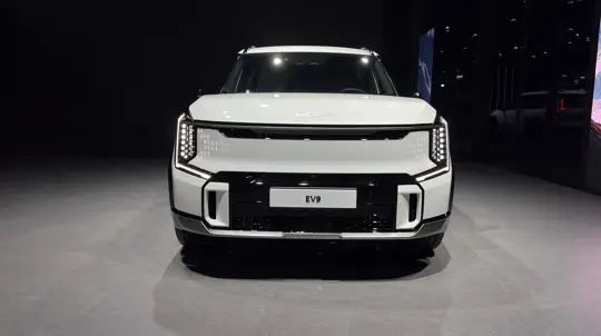 Kia EV9 на BIMOS 2026: версии Light, Earth, GT-Line и GT показали в одной линейке