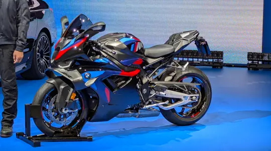 BMW M 1000 RR для Кореи: супербайк Euro 5+, новые винглеты и Slide Control