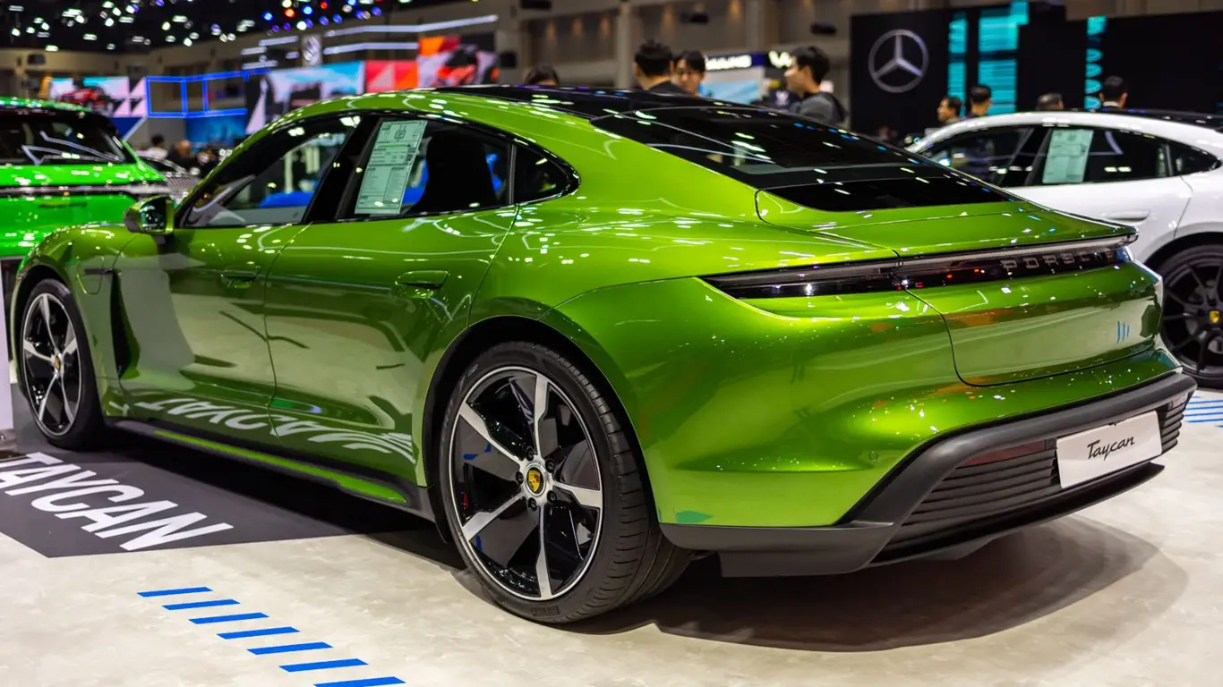 Самый мощный и динамичный Porsche анонсируют уже 11 марта