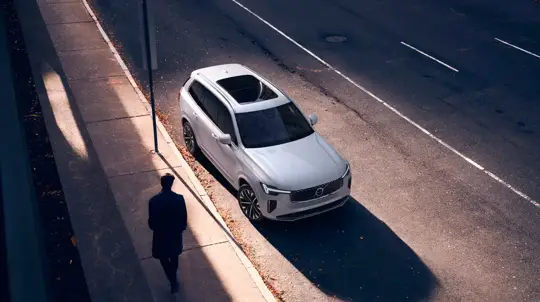 Большой, спокойный и надежный: Volvo XC90 оказался умной альтернативой британскому люксу
