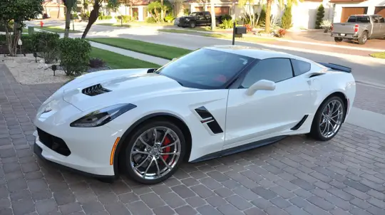 Семь лет под чехлом: Chevrolet Corvette с пробегом 573 км не нашел покупателя по нужной цене
