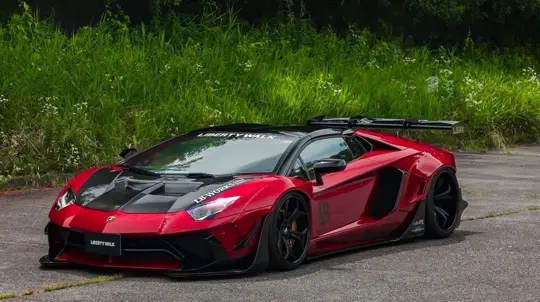 Lamborghini ушел в прошлое, но не потерял эффект: Aventador с widebody снова привлек внимание