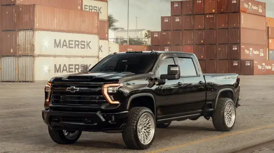 Черный Chevrolet Silverado Trail Boss получил колеса Vossen и стал злее без смены поколения