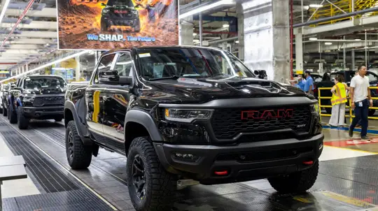Ram 1500 TRX SRT 2027 начали собирать в Мичигане: V8 6,2 л, 777 л.с. и цена от $99 995