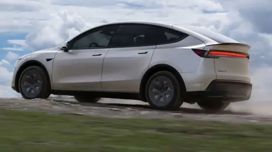 Tesla Model Y L начали продавать в США: 6 мест, запас хода 523 км и цена от $61 990