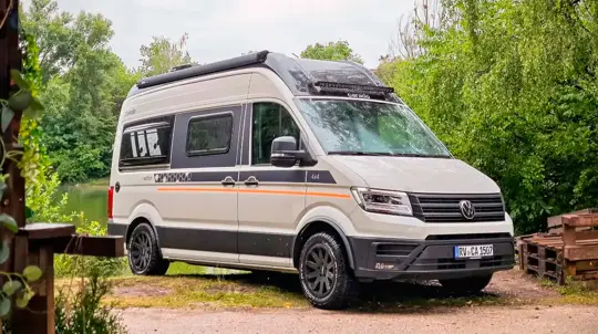 Volkswagen Crafter превратили в компактный кемпер 4x4 для плохих дорог