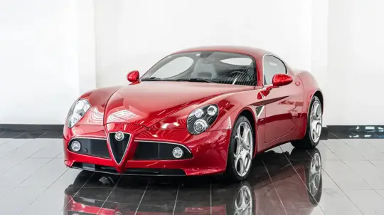 Alfa Romeo 8C снова дорожает: редкий Spider с пробегом 24 км оценили в $330 000