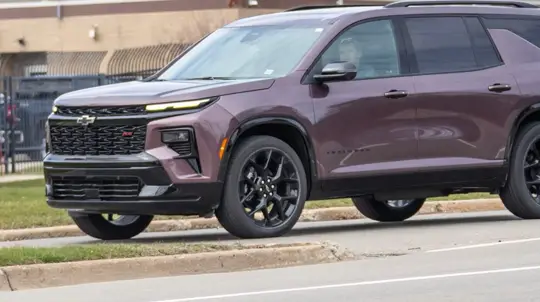 Chevrolet Traverse RS сменил лицо и мотор: большой кроссовер стал заметнее на дороге