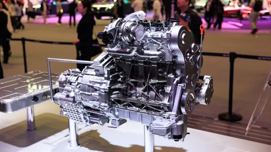 Морской V8 НАМИ-4123-300 СУ создан на базе двигателя Aurus для легких катеров