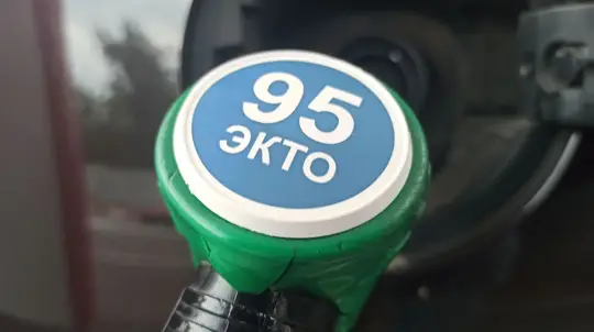 Бензин в гараже не вечный: когда запас топлива опасен для машины