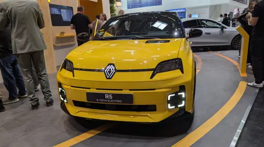 Renault хочет снизить цены на электромобили до уровня гибридов к 2030 году: R5, R4 и Twingo уже дают маржу
