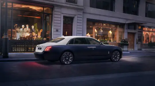 Rolls-Royce показал седан для тех, кому мало просто дорогой машины: роскошь ушла в детали