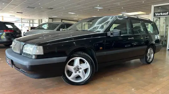 Volvo 850 Wagon почти доехал до 1 млн км: мотор 2,4 л, механика и цена 243 000 рублей