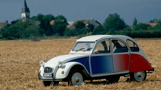 29 л.с. и триколор: Citroen вспомнил самую французскую «утку» 2CV Cocorico