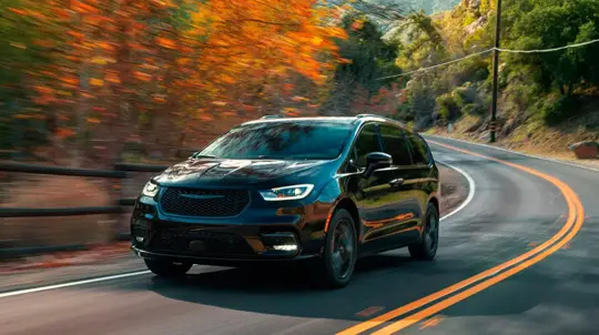 Минивэны рано списали: Chrysler Pacifica снова обошла Sienna и вернула лидерство