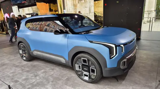 Kia EV2 против Citroen e-C3 и Jeep Avenger: 4,06 м, 42,2 кВт·ч, до 435 км в городе и цена от 2,15 млн рублей
