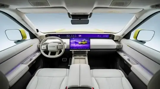 Chery-JLR показала салон гибридного внедорожника: экран 8K, чип Snapdragon 8397 и платформа 800 В