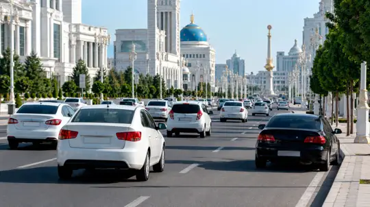 В этой стране вас могут остановить за езду на черном авто, а дизель для иностранцев стоит в 20 раз дороже