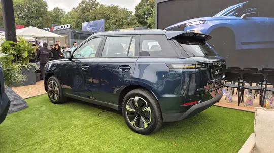 Jaecoo J5 Hybrid 2026: 224 л.с., расход 5,6 литра и цена 1,91 млн рублей