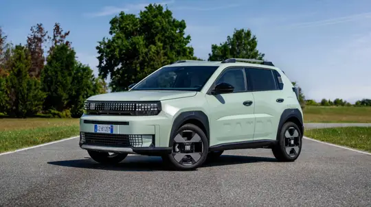 Fiat убрала дешевую Grande Panda с механикой: остались гибрид и электрокар
