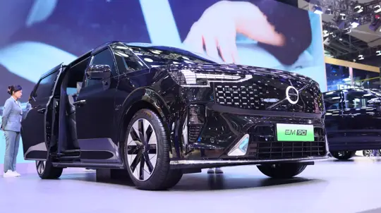Volvo Cars сэкономила 40 млрд рублей и сократила около 3000 позиций