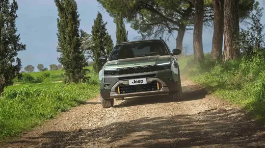 Jeep Avenger 85th Anniversary оценили от 3,21 млн рублей: полный привод, 156 л.с. и особый салон