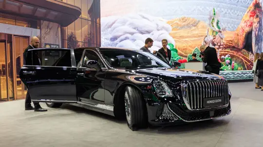 Первый Hongqi Guoya получил номера: что получил покупатель китайца по цене Maybach