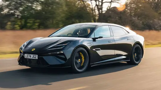 Серийный электромобиль Lotus прошел Сепанг быстрее доработанной Tesla