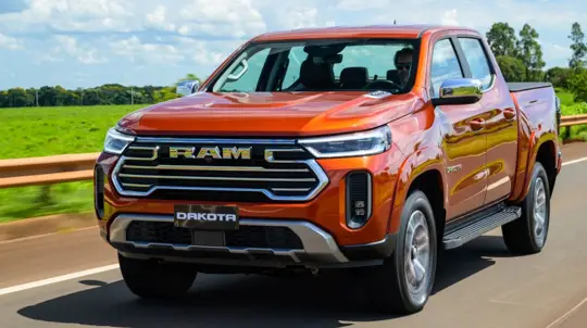 Почти девять тонн на прицепе: зачем Ram 2500 привезли к коневодам