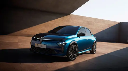 Маленький электрокар Lancia показал рекордный запас хода — помог парижский трафик