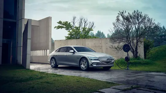 Genesis начала продажи флагманского электроседана мощностью 370 л.с. Очень дорого