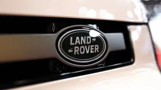 Land Rover снимает с продажи доступный кроссовер, который в России стоит 6,5 млн рублей