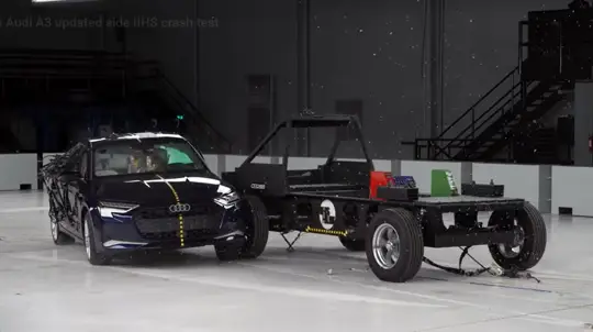 Фронтальный удар — хорошо, боковой — посредственно: IIHS испытал безопасность Audi A3