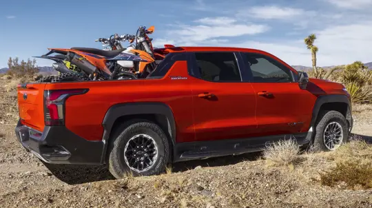 Silverado EV LT и Trail Boss оснастили автозатемнением и электроприводом: что изменилось