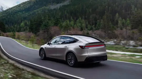 Tesla Model Y L заметили на испытаниях в Германии перед запуском в Европе